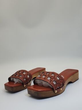 Tory Burch Basket weave Clogs in brick Red Size 9.5
